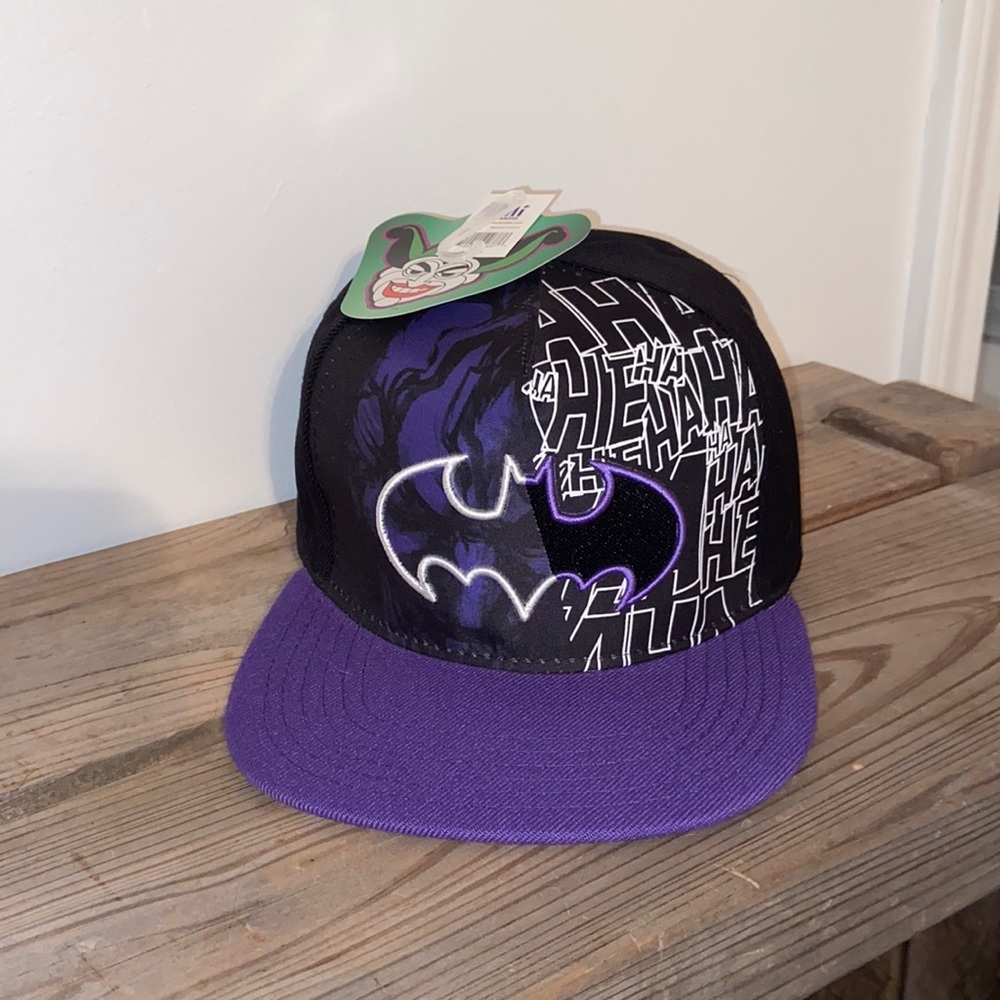 NWT Batman/The Joker Snapback Cap